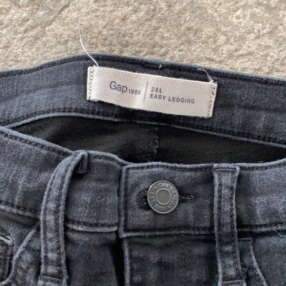 Gap 1969 easy legging, color black, size 26 long, original hem - Picture 4 of 4